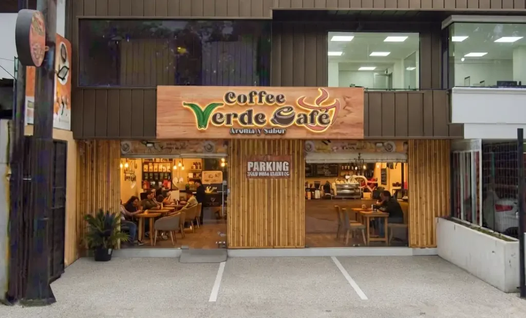 fachada de la cafeteria verde cafe